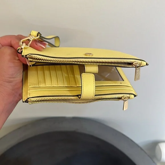 Michael Kors, handbag and wristlet - Picture 5 of 15